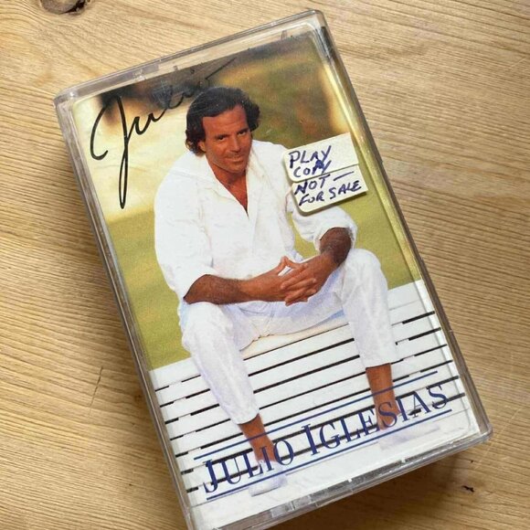 Julio Iglesias – Julio Cassette Tape VG+ C12 - Picture 1 of 2